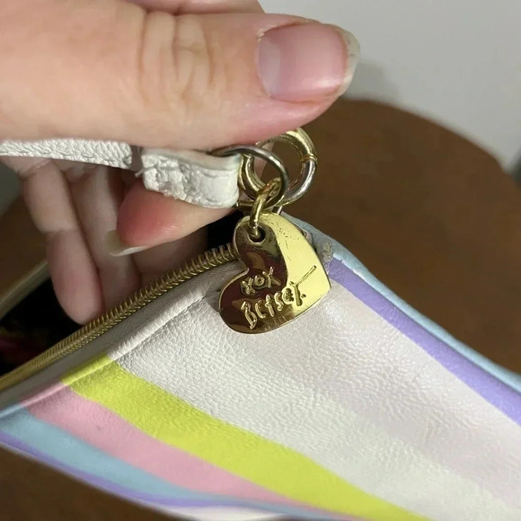Betsey Johnson pastel stripe wristlet/cosmetic bag - Picture 7 of 9